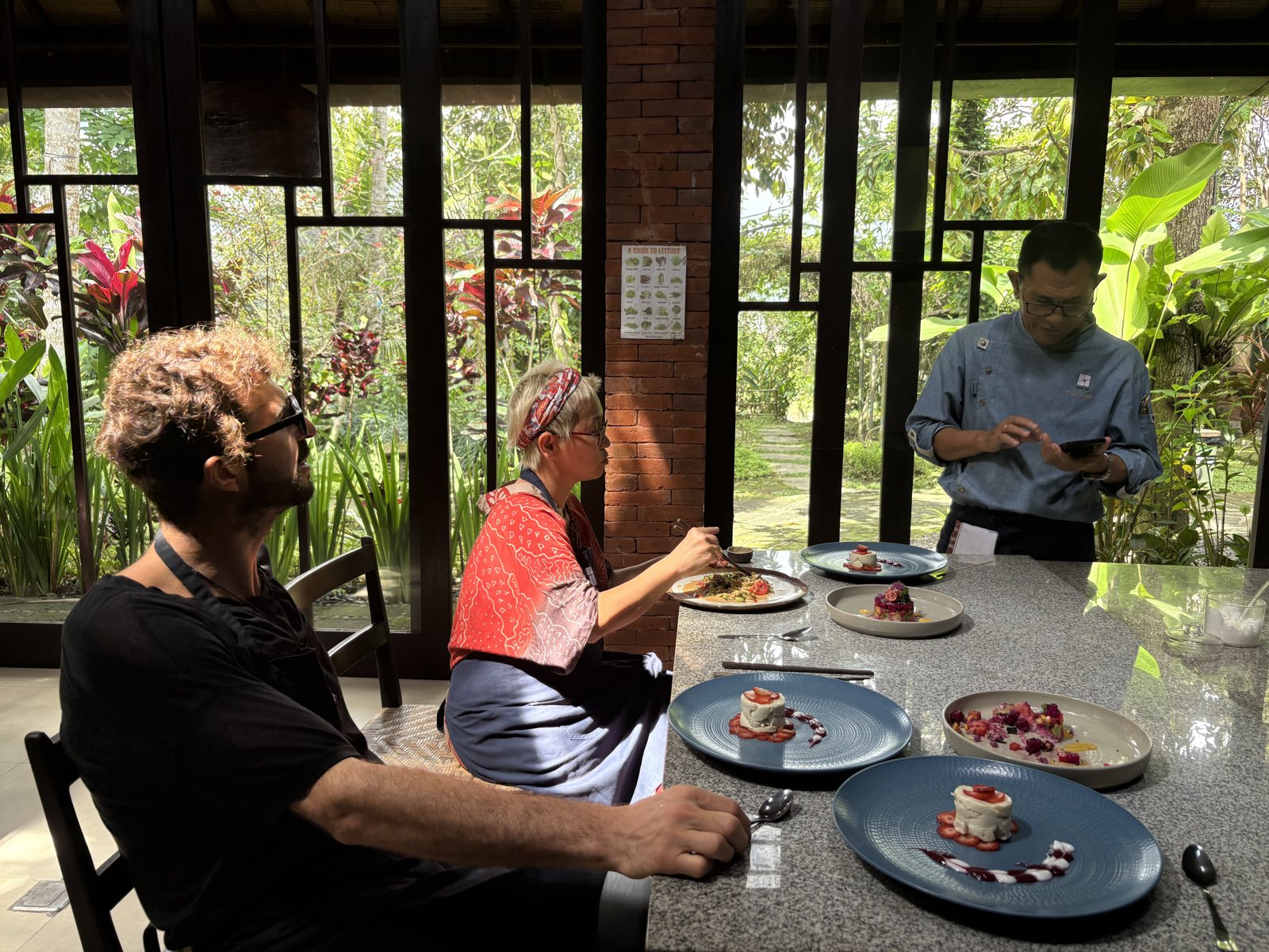 The garden and the dining room at Moksa